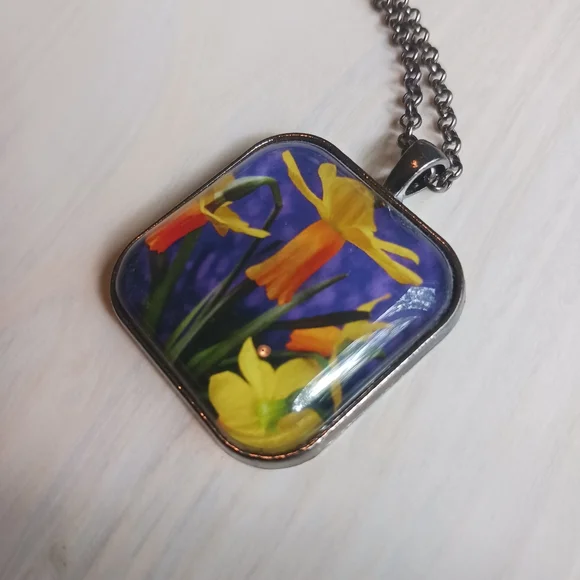 Ten Pendant Trays and Cabachons - Picture 5 of 6